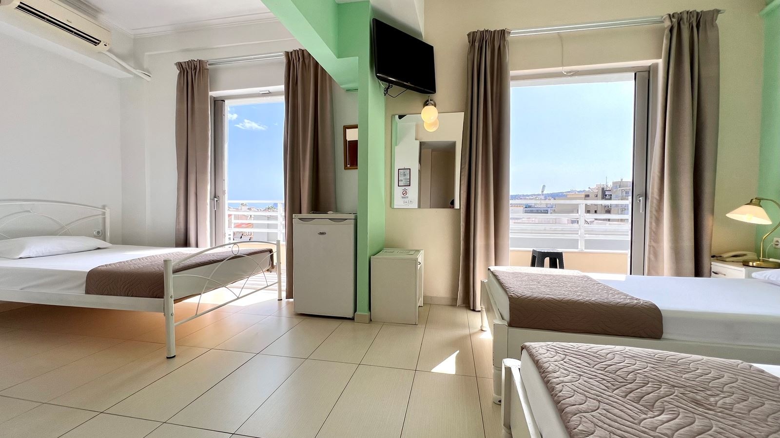 rooms-room-triple-cityview-balcony