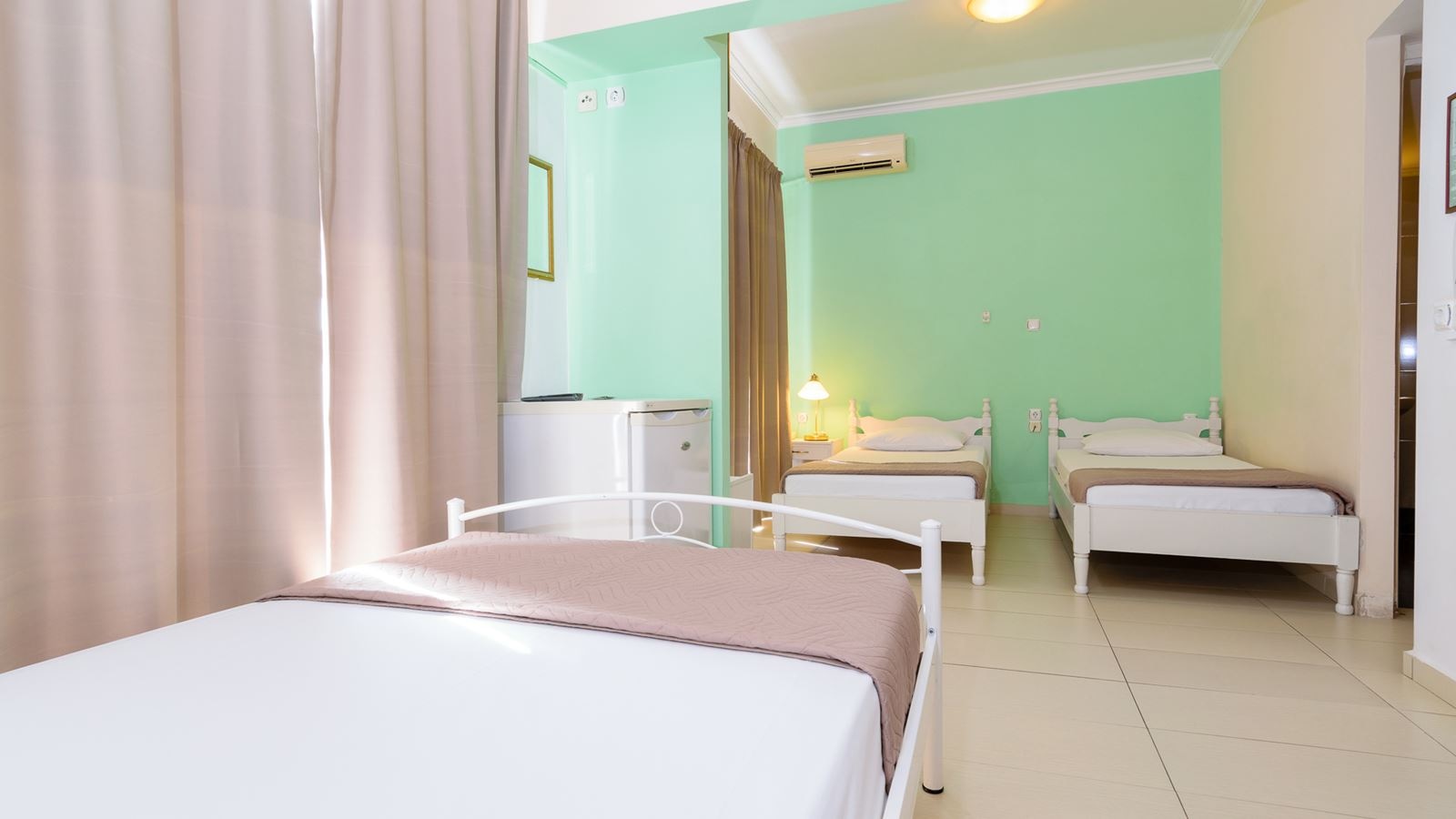 rooms-room-triple-cityview-balcony