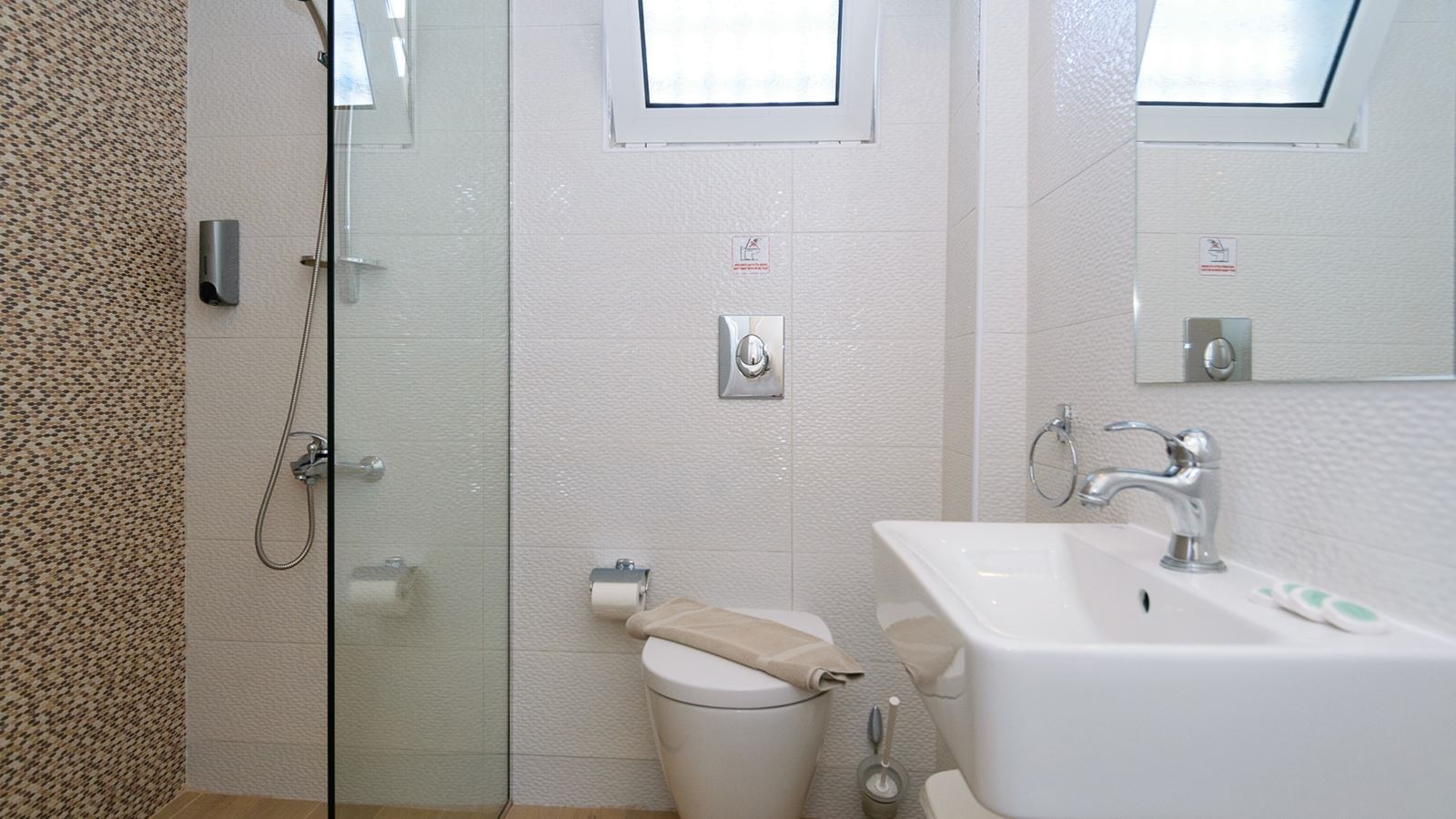 rooms-room-quintuple-cityview-balcony