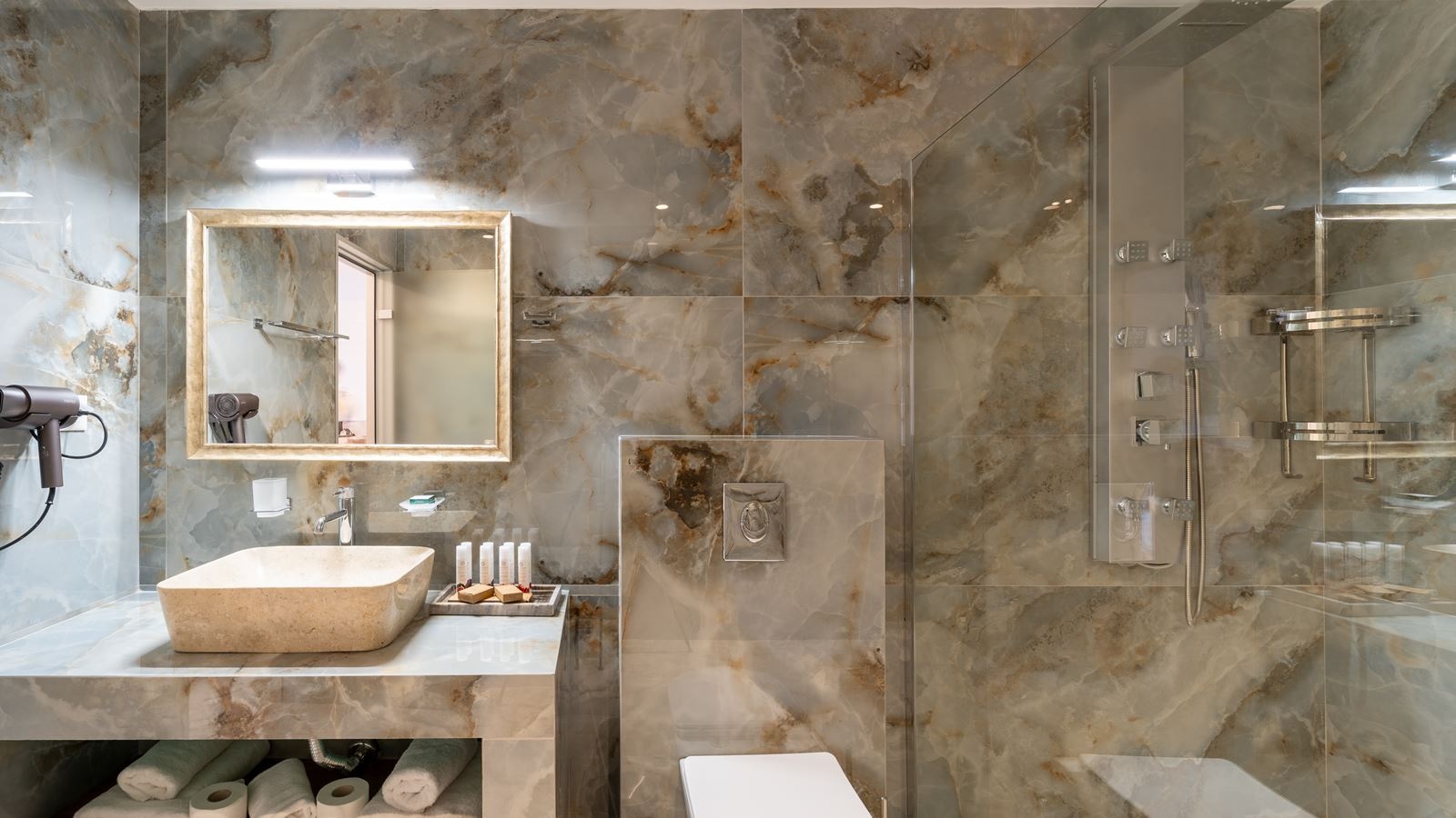 rooms-superior-king-suite