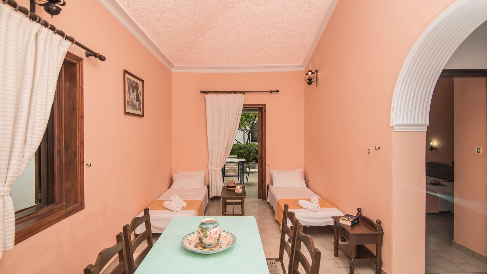 rooms-villa-classic-terrace