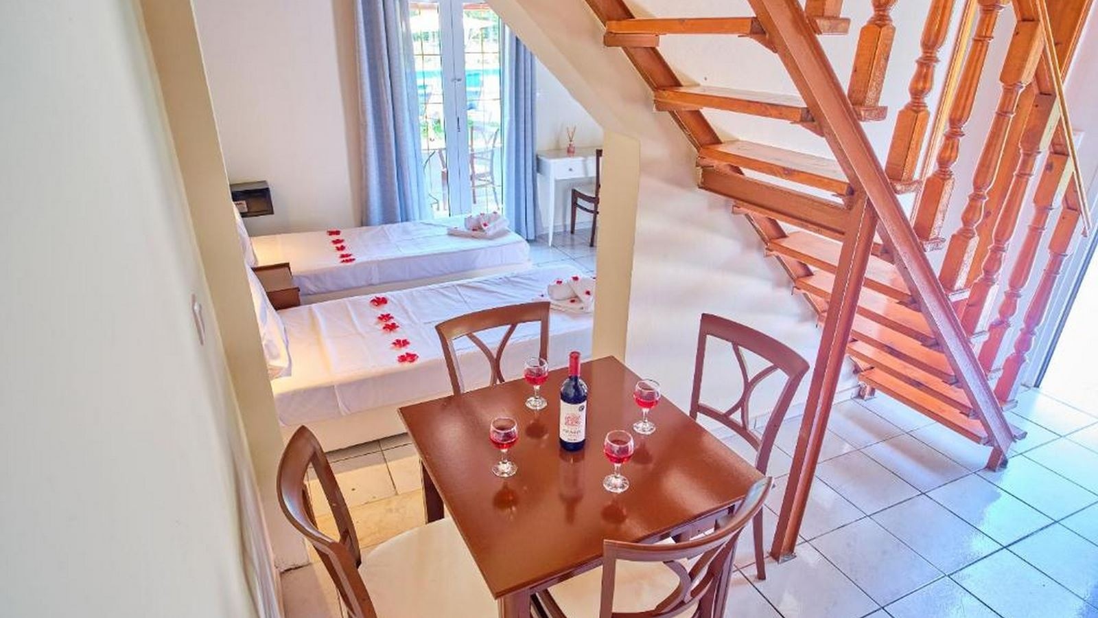 rooms-mαisonette-landview