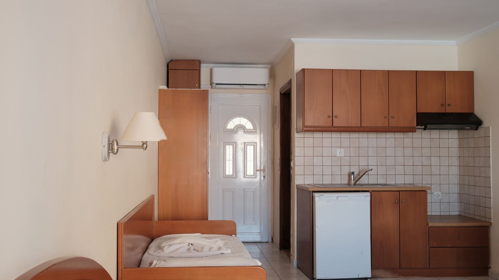 rooms-studio-balcony-or-terrace