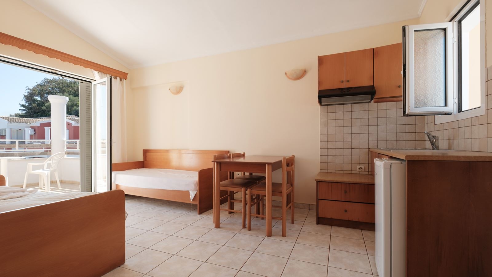 rooms-apartment-1-bedroom-balcony-or-terrace