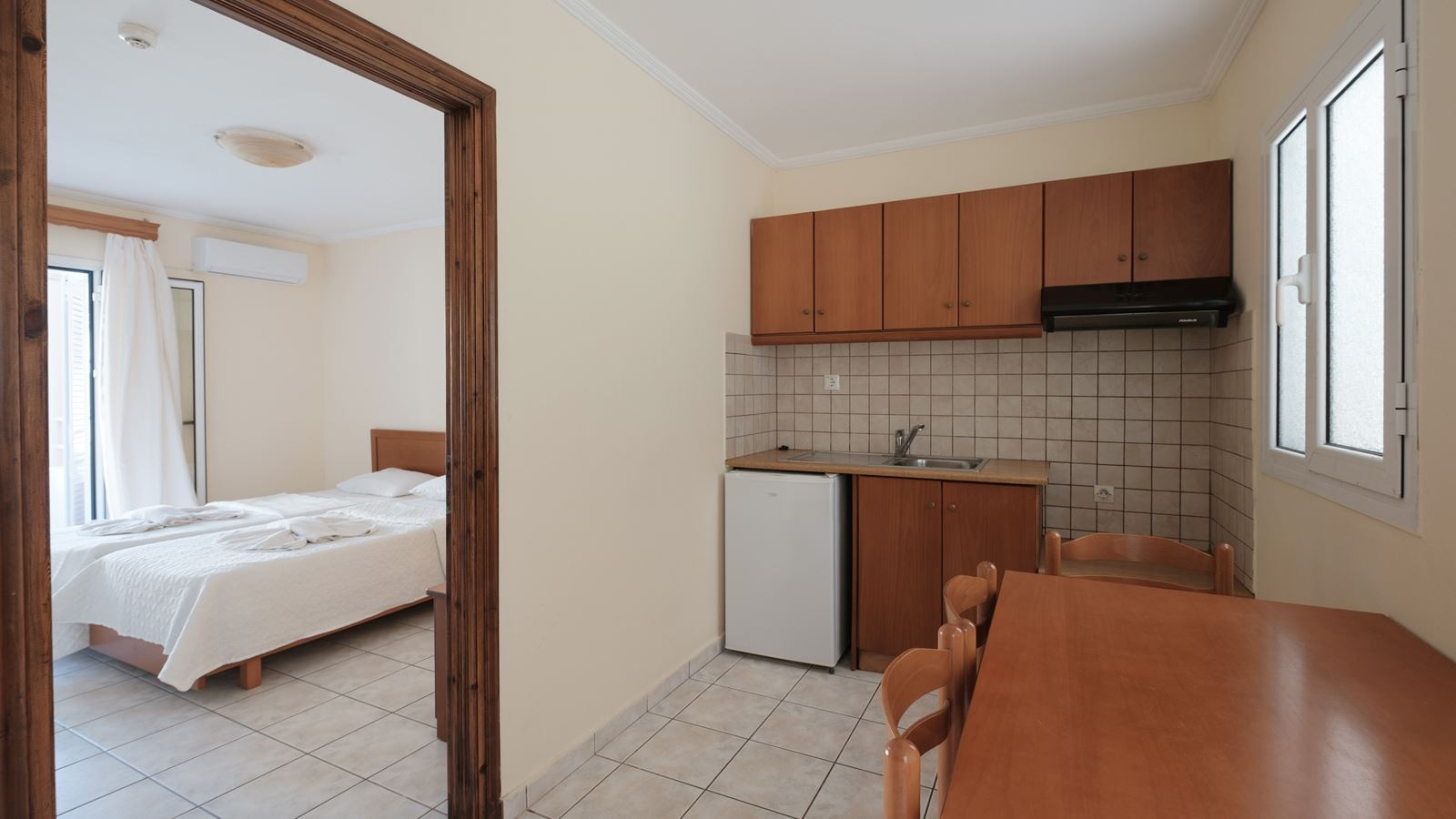 rooms-apartment-2-bedrooms-balcony-or-terrace