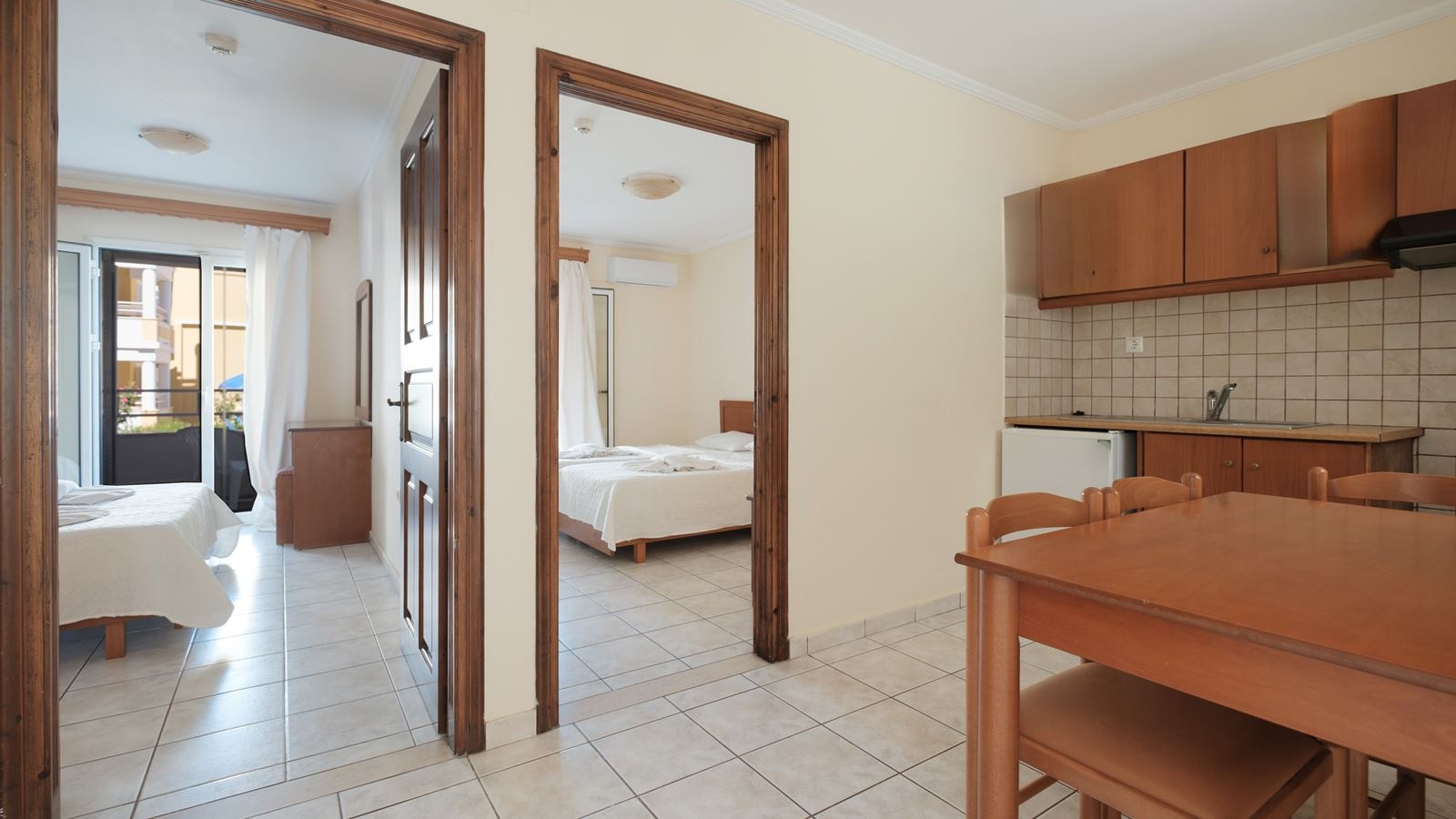 rooms-apartment-2-bedrooms-balcony-or-terrace