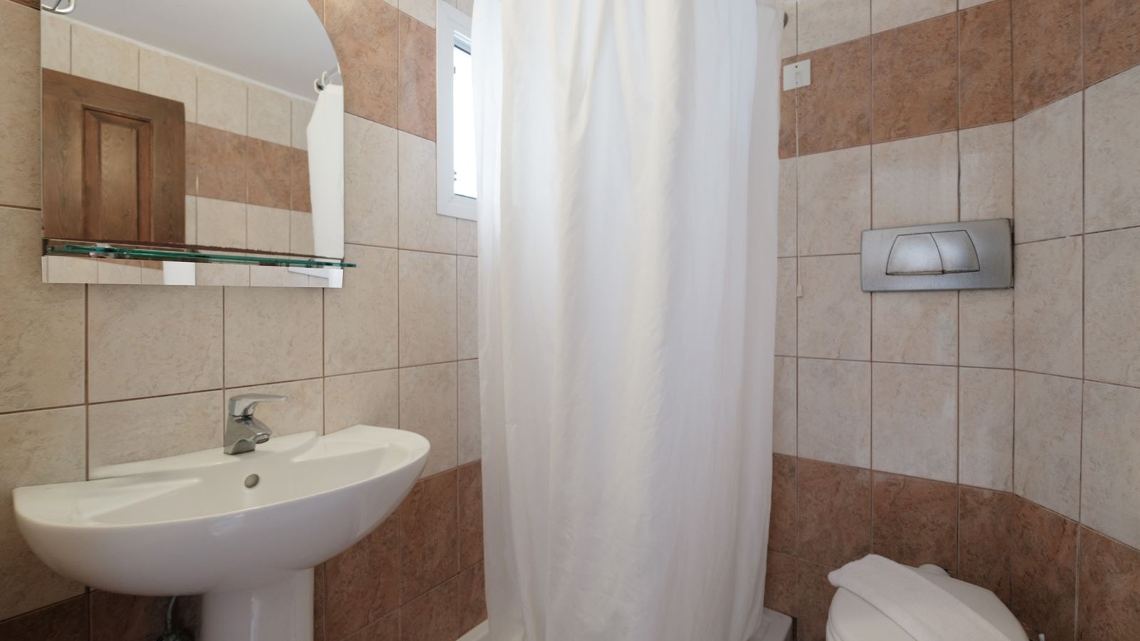 rooms-apartment-2-bedrooms-balcony-or-terrace