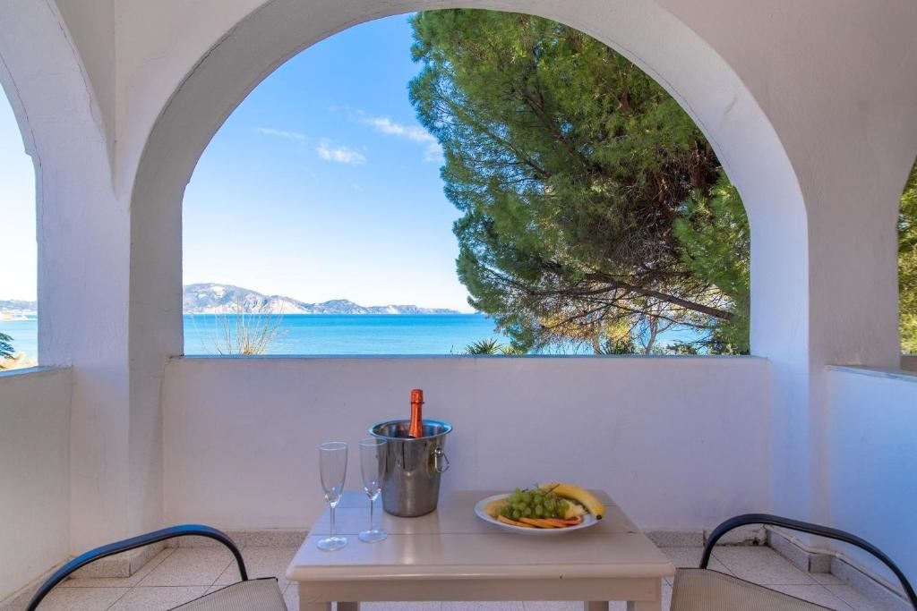 rooms-double-room-sea-view-balcony