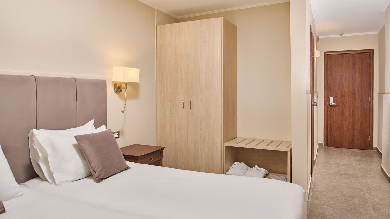 rooms-double-room-balcony