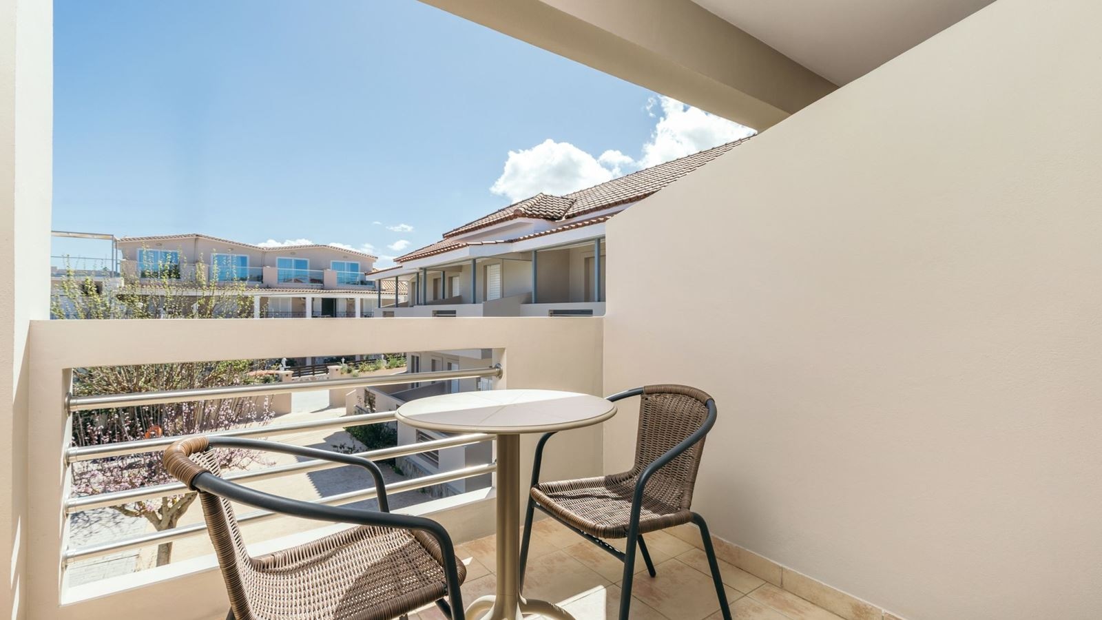 rooms-family-room-annex-balcony