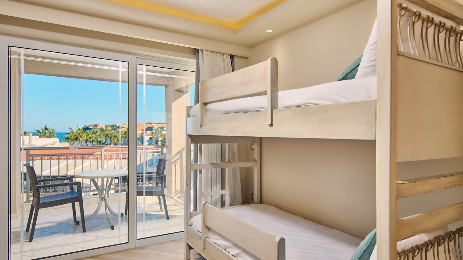 rooms-family-room-balcony