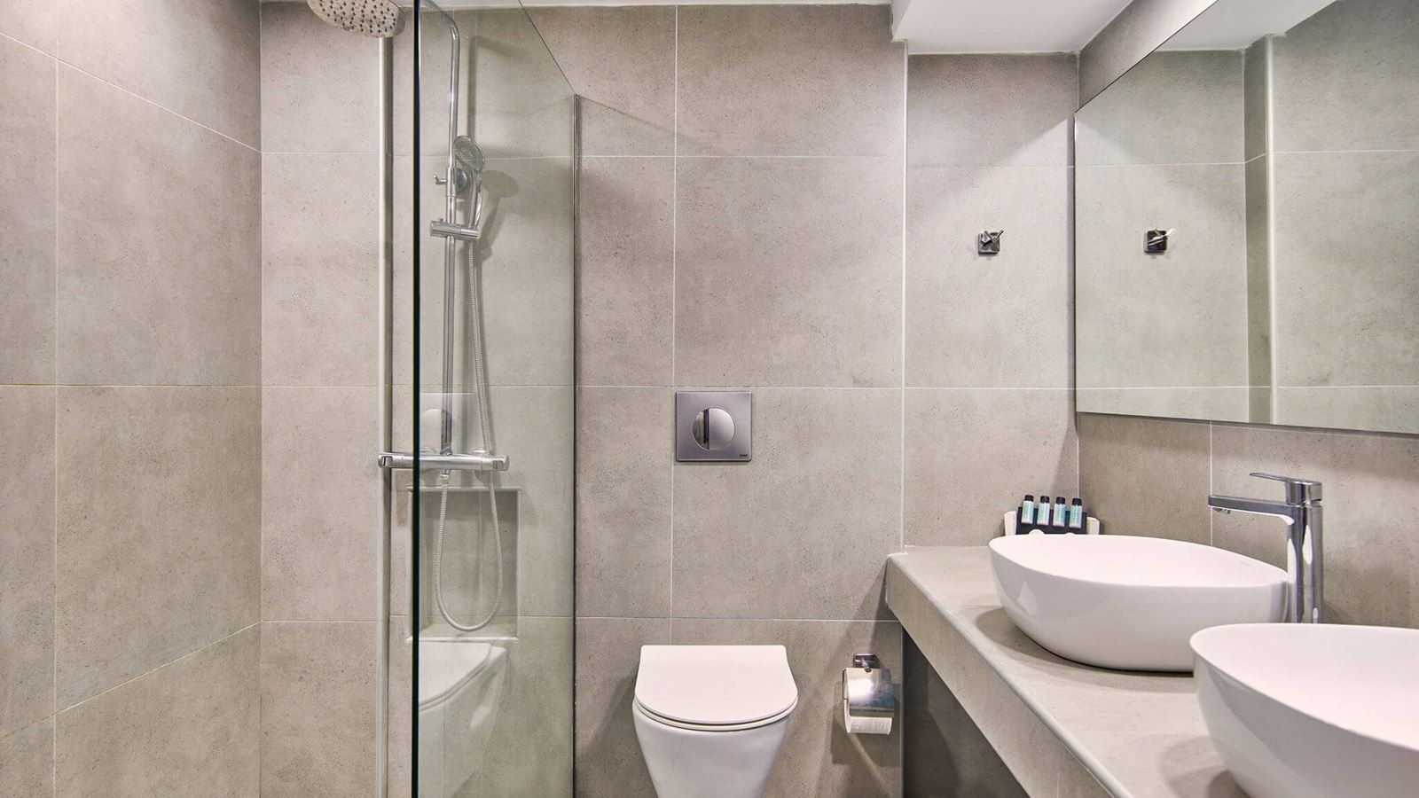 rooms-family-room-balcony