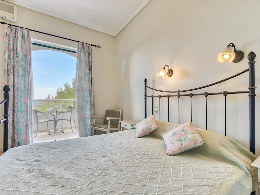 rooms-double-room-standard-balcony