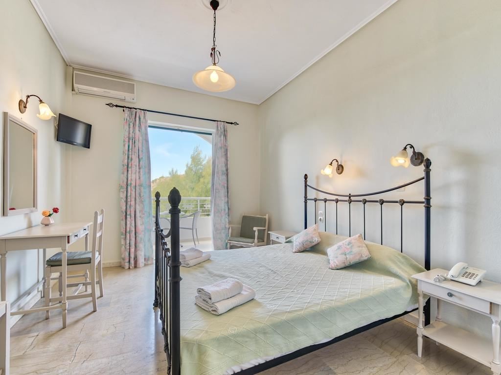 rooms-double-room-standard-balcony