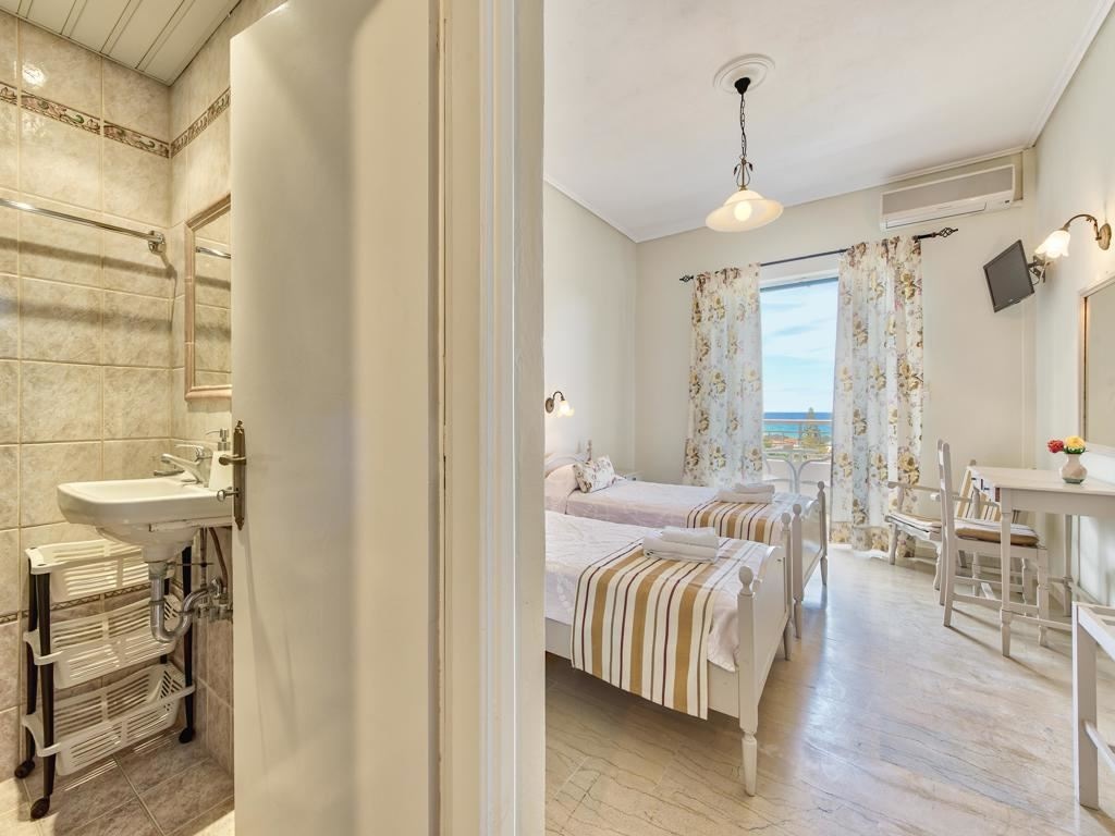 rooms-double-room-standard-balcony