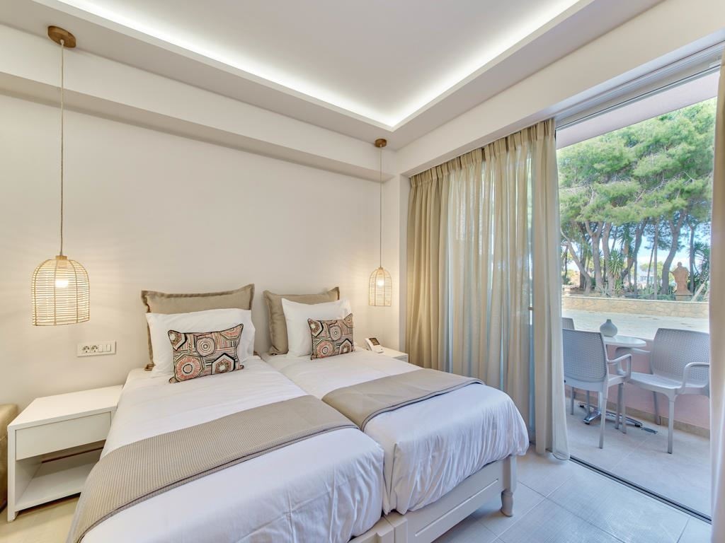 rooms-double-room-superior-balcony