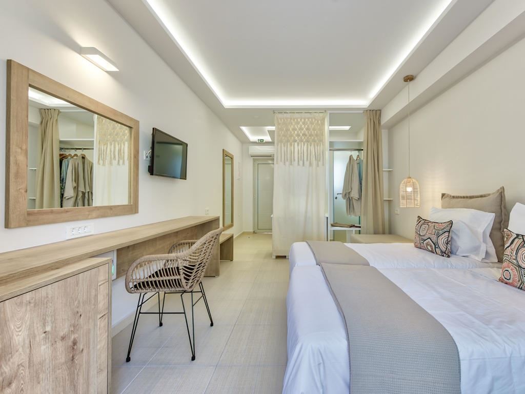 rooms-double-room-superior-balcony