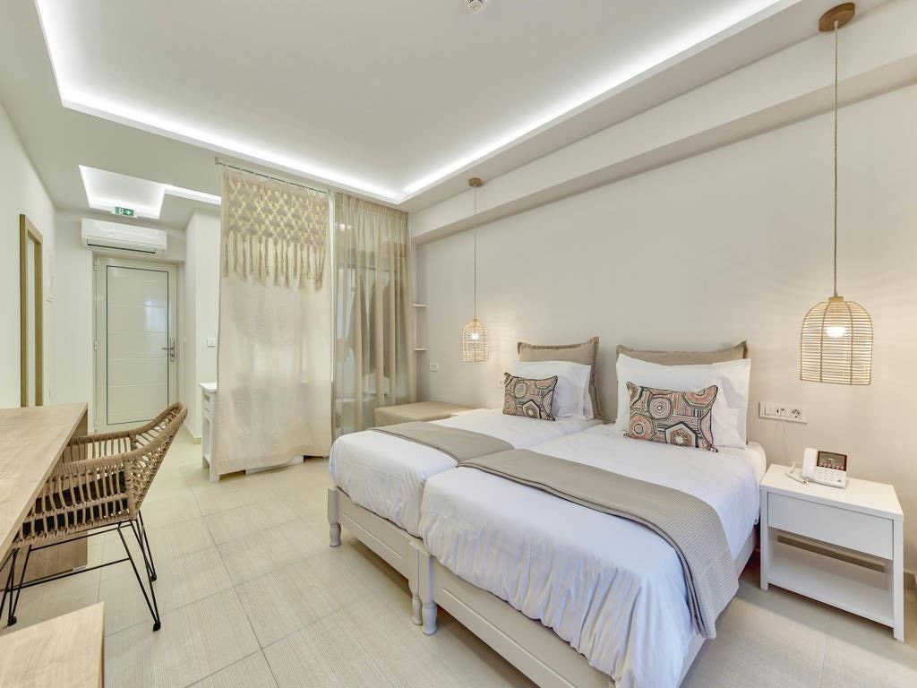 rooms-double-room-superior-balcony