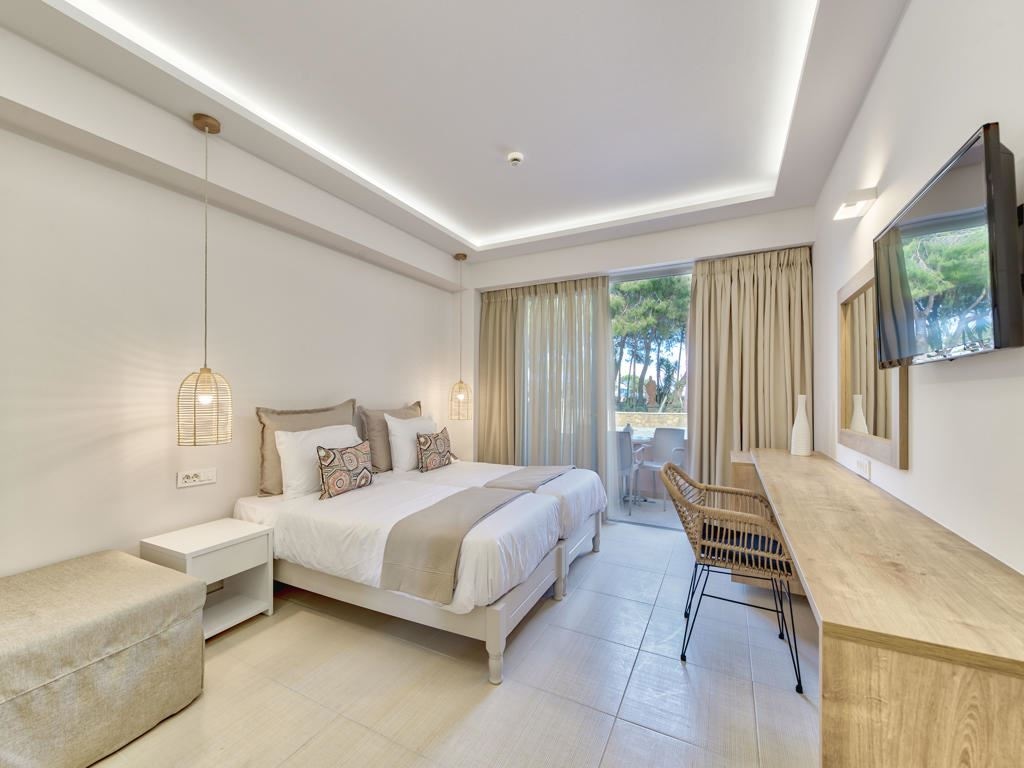 rooms-double-room-superior-balcony