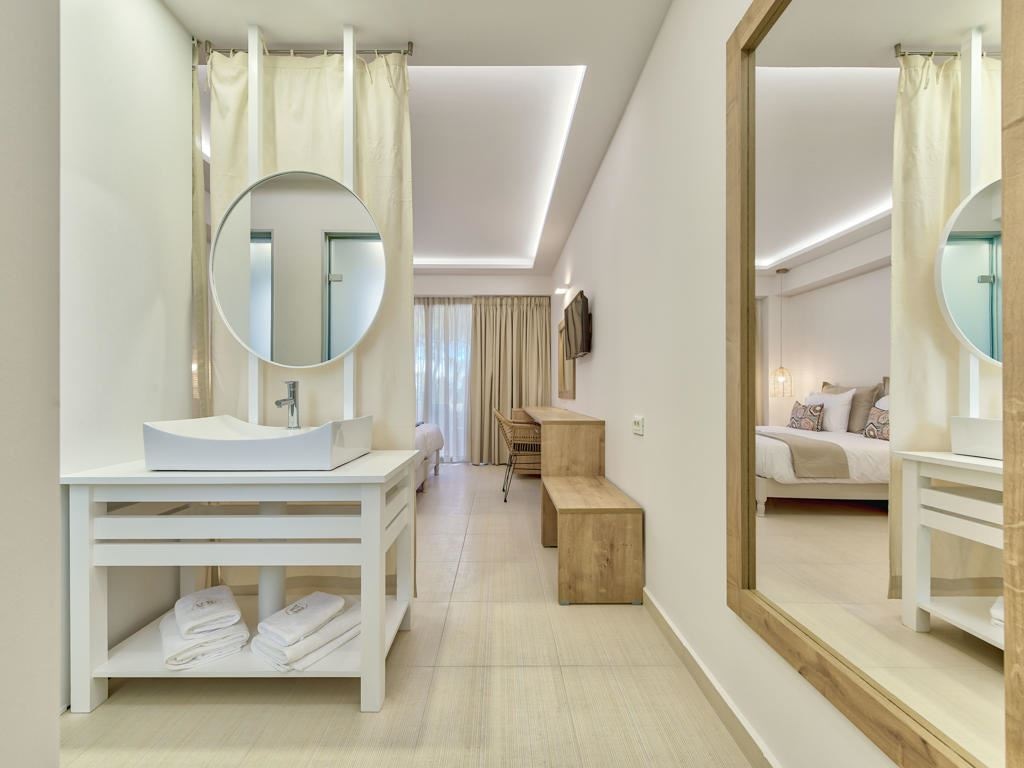 rooms-double-room-superior-balcony