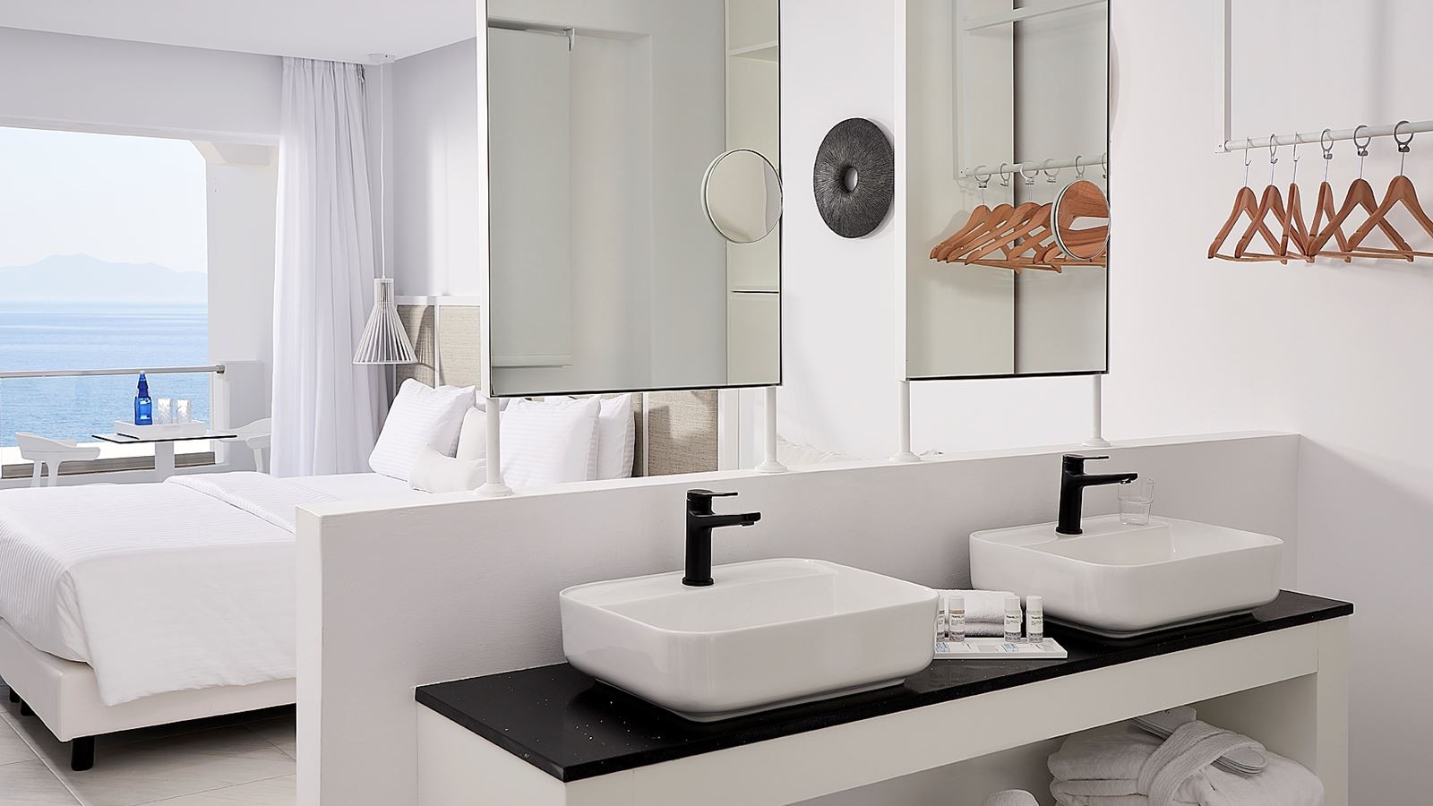 rooms-junior-suite-sea-view-balcony-or-terrace