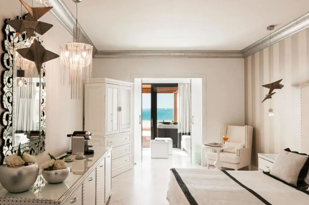 rooms-family-suite-sea-view-with-whirpool-spa-jazzi