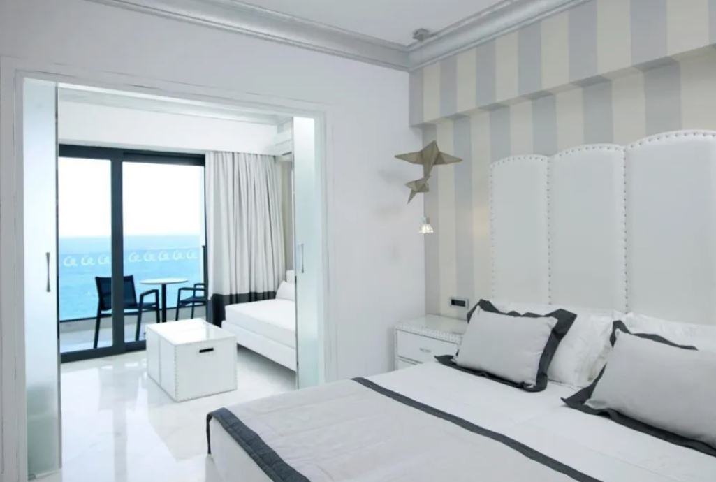 rooms-family-sea-view--balcony-or-terrace