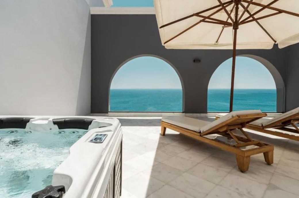 rooms-presidential-suite-sea-view-with-jacuzzi