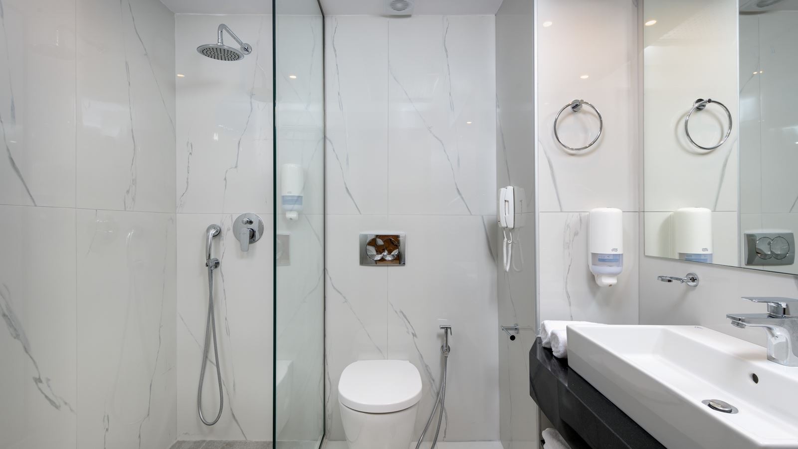 rooms-room-superior-triple-garden-view-balcony