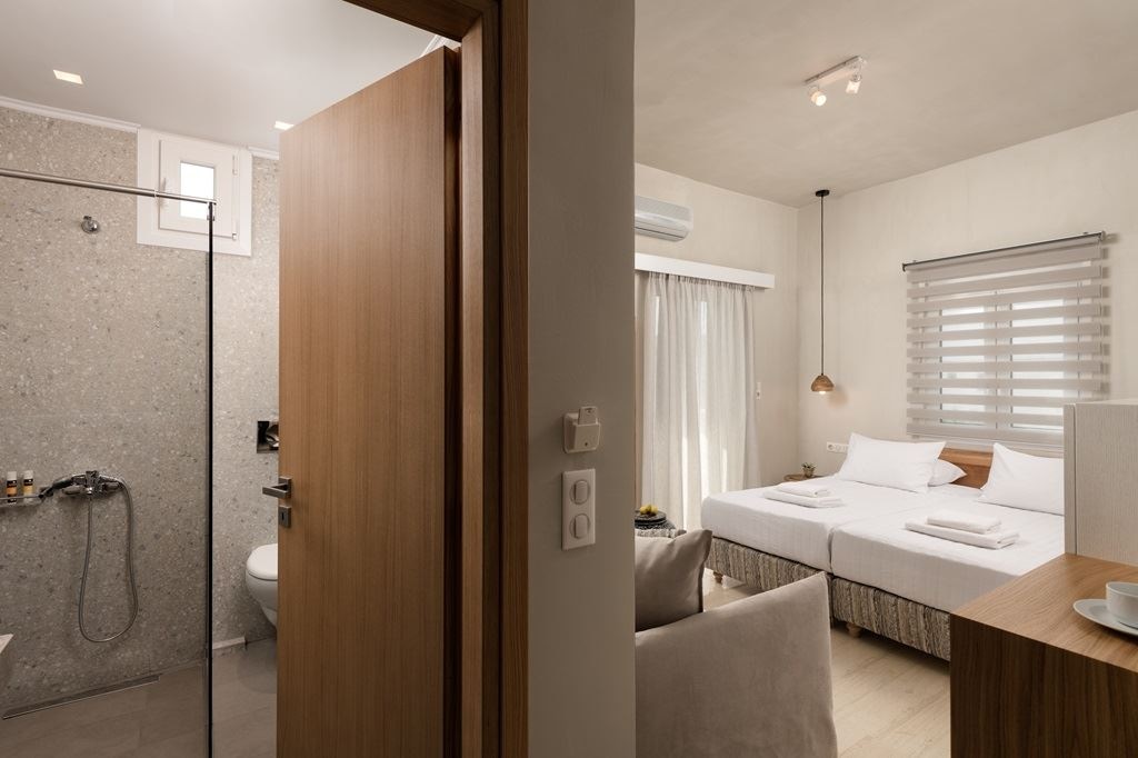 rooms-double-room-deluxe-balcony