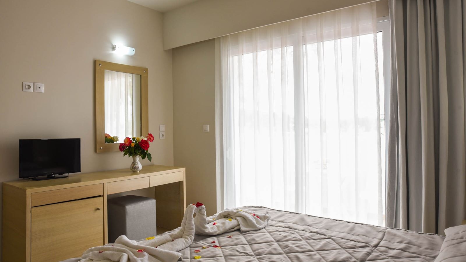 rooms-superior-apartment-balcony-or-terrace