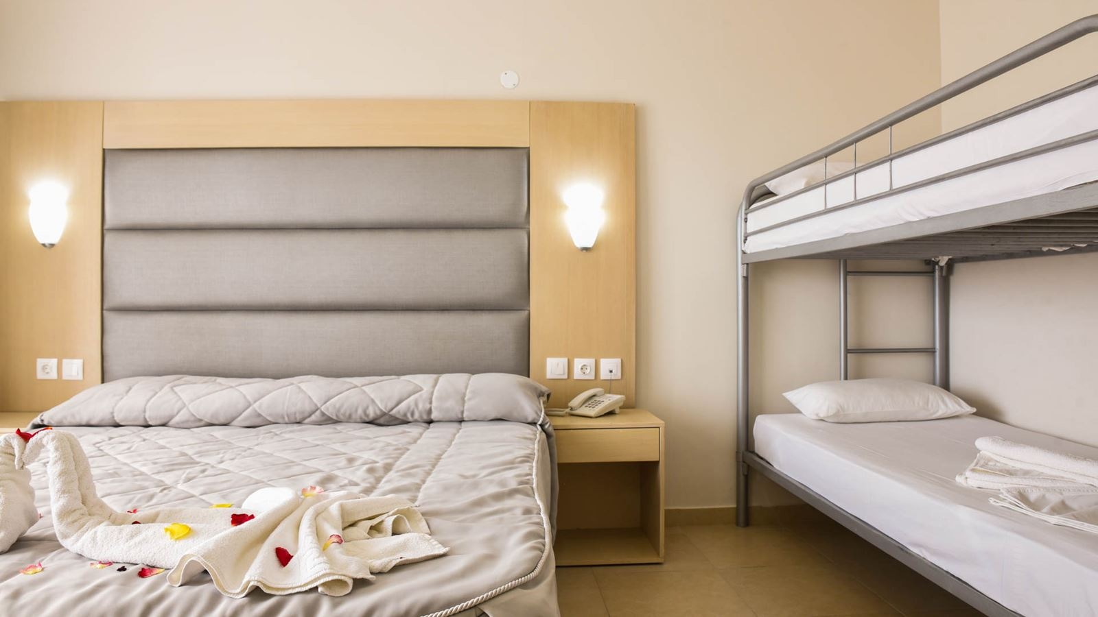 rooms-room-family-large-w-bunkbed