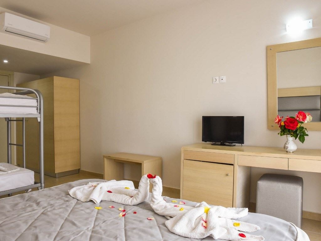 rooms-room-family-large-w-bunkbed