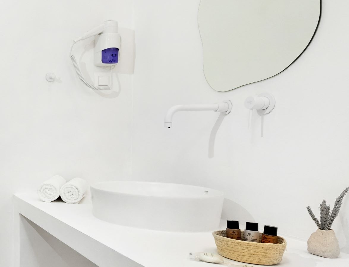 rooms-junior-suite-with-jacuzzi--sea-view
