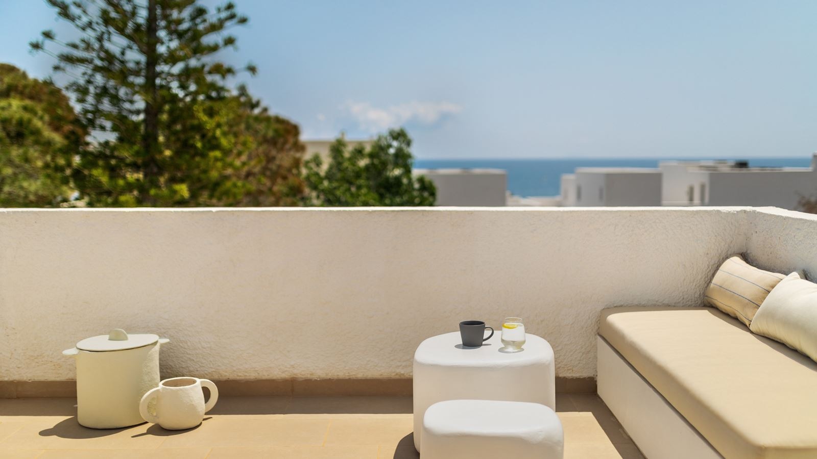 rooms-junior-suite-with-jacuzzi--sea-view