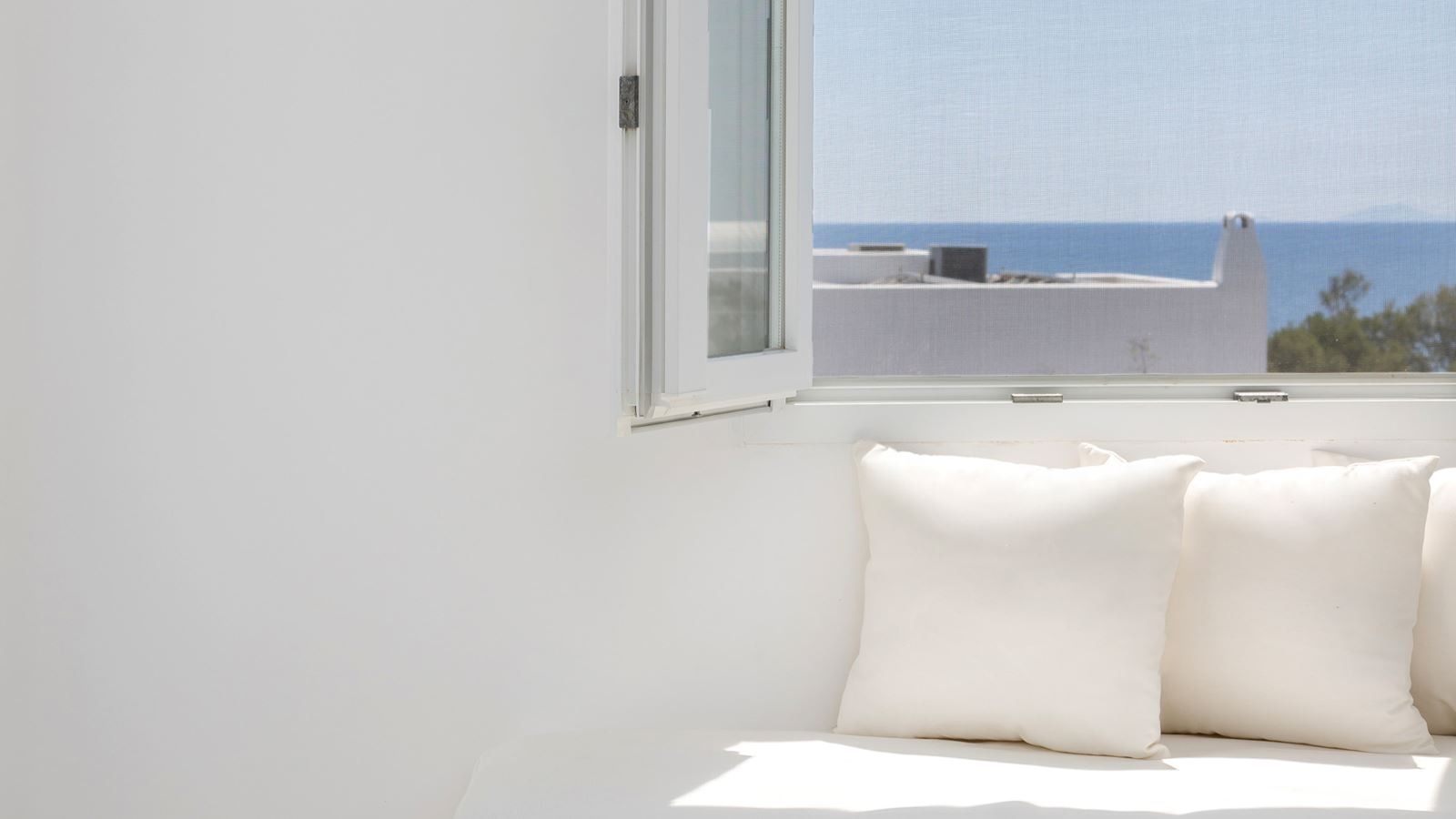 rooms-superior-room-with-jacuzzi--sea-view