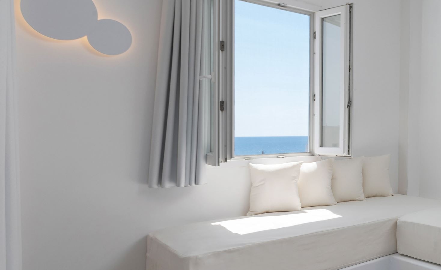 rooms-superior-room-with-pool-view