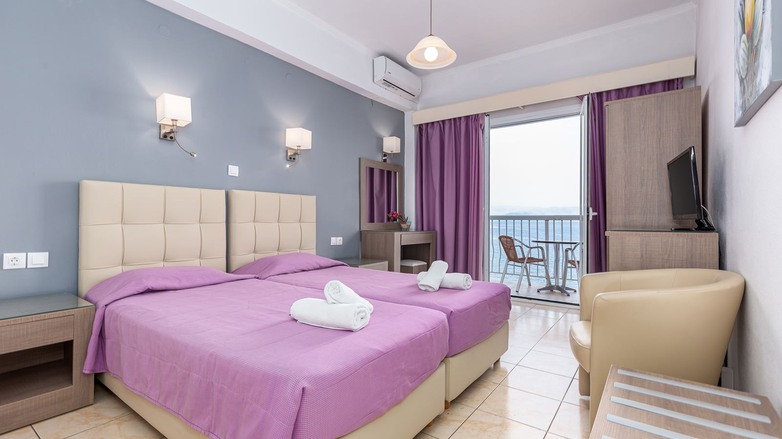 rooms-twin-room-main-building-sea-view