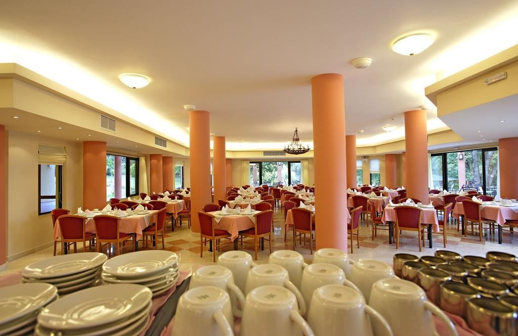 restaurants-restaurant