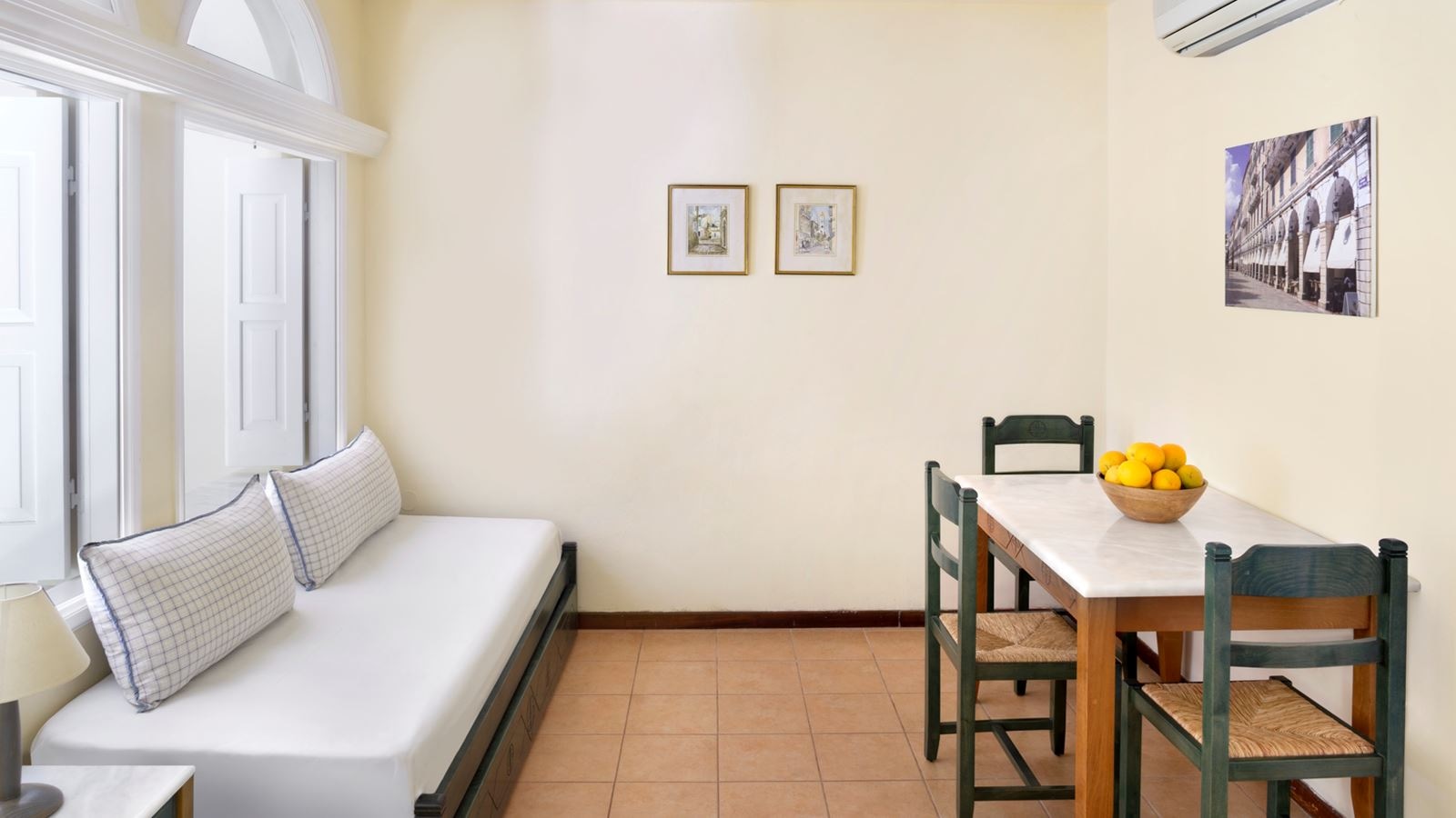 rooms-one-bedroom-family--side-sea-view-balcony-or-terrace