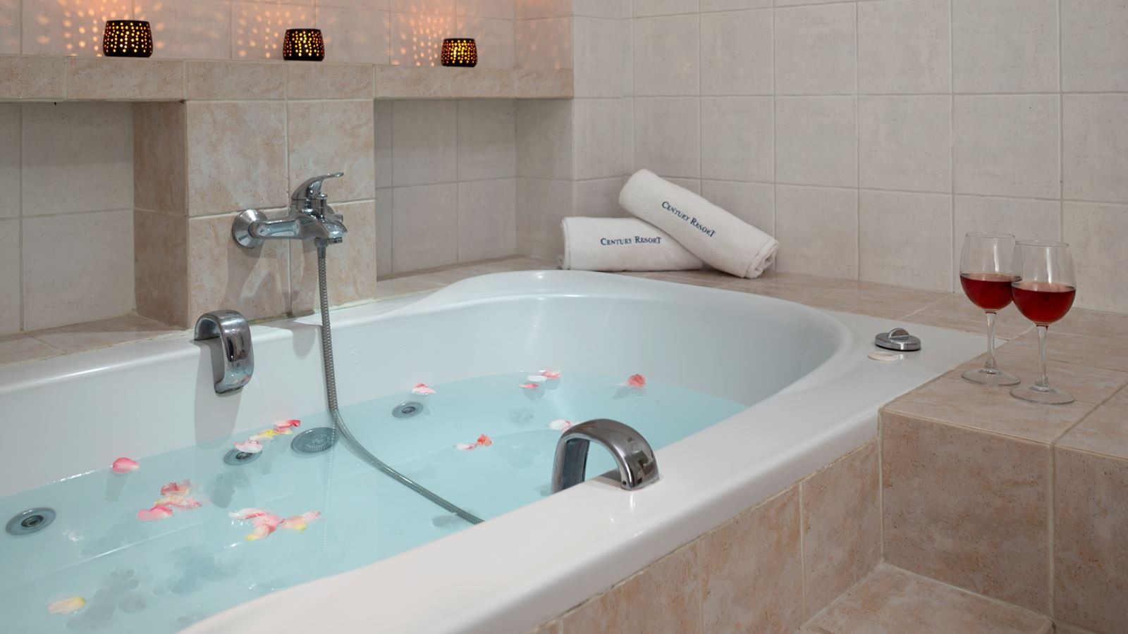 rooms-one-bedroom-family--side-sea-view-balcony-or-terrace