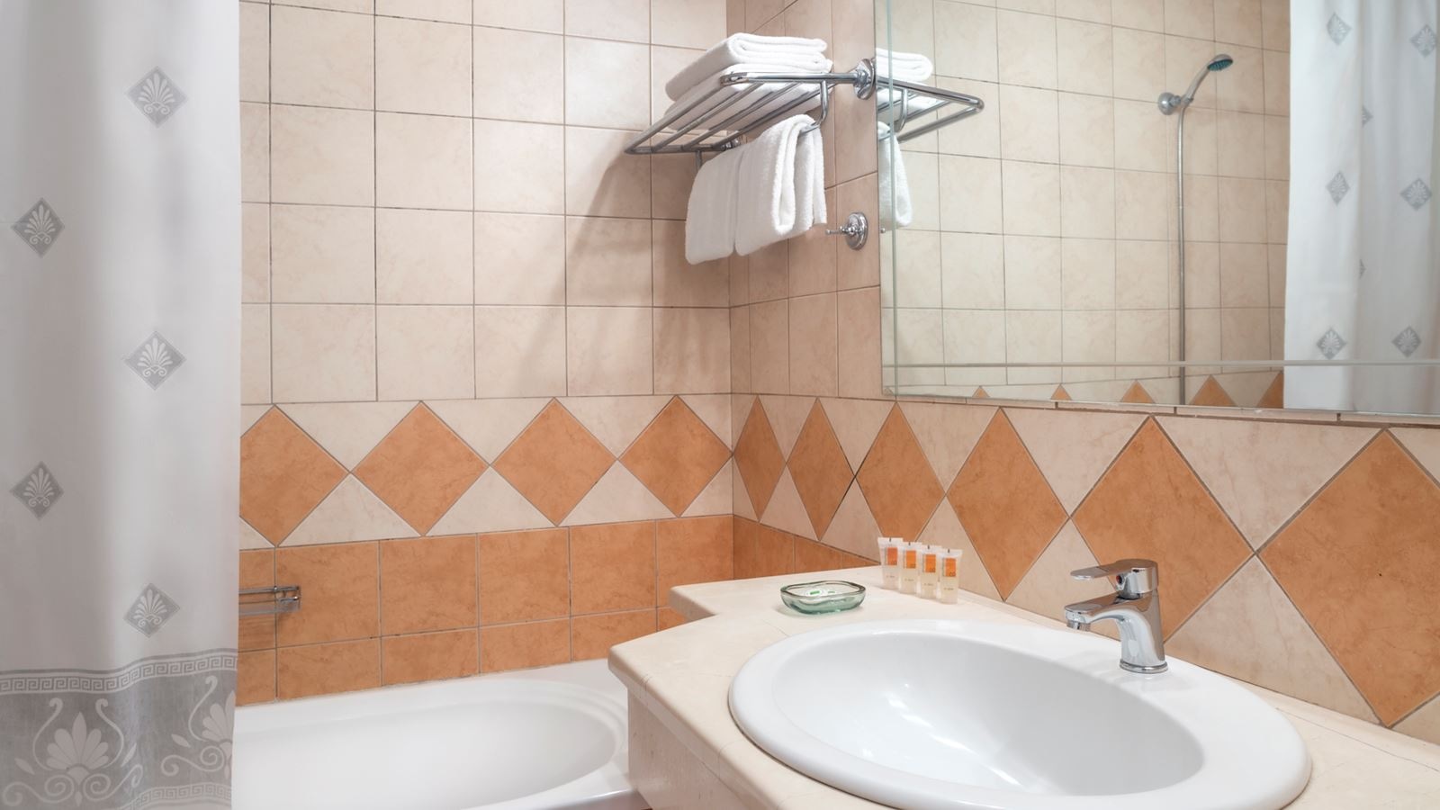 rooms-one-bedroom-family--superior-garden-view-balcony-or-terrace