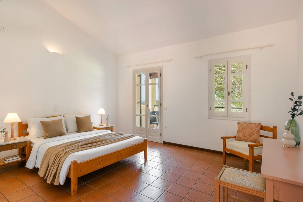 rooms-one-bedroom-family--side-sea-view-balcony-or-terrace