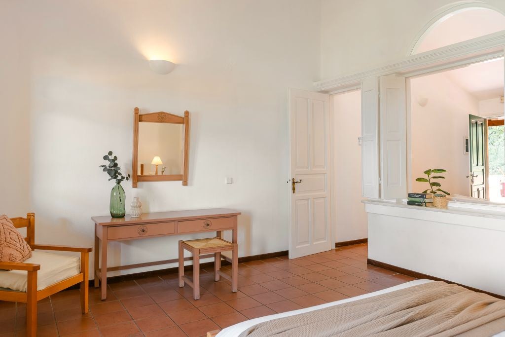 rooms-one-bedroom-family--side-sea-view-balcony-or-terrace