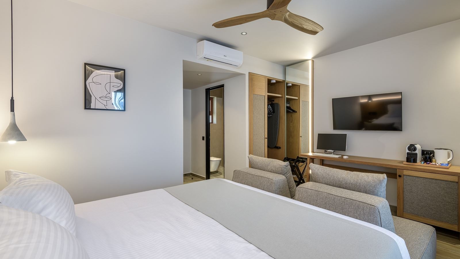 rooms-room-superior-double-gardenview-balcony-or-terrace-with-private-sunbeds