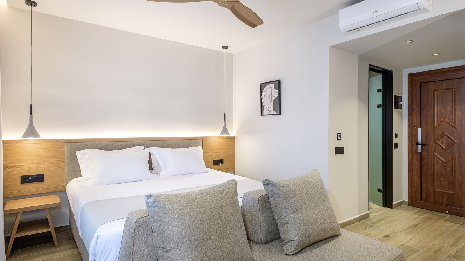 rooms-room-superior-double-gardenview-balcony-or-terrace-with-private-sunbeds