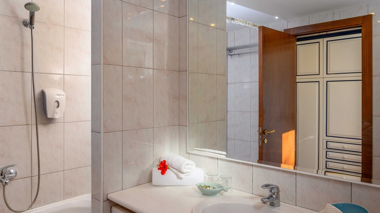 rooms-room-double-seaview-balcony-or-terrace