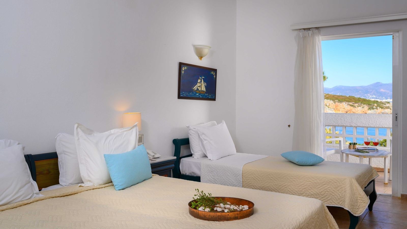 rooms-family-comfort-openplan-seaview-terrace