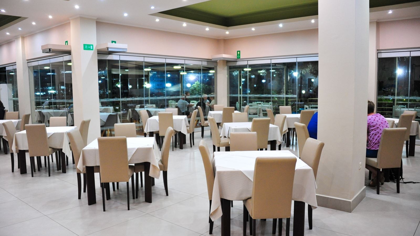 restaurants-main-restaurant