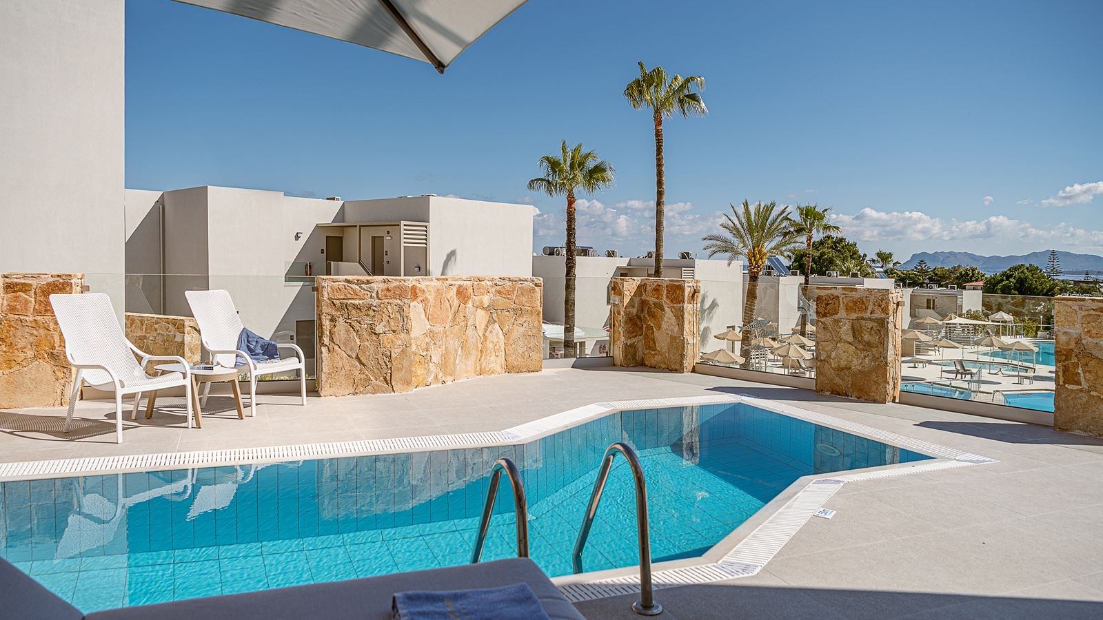 rooms-suite-with-private-pool